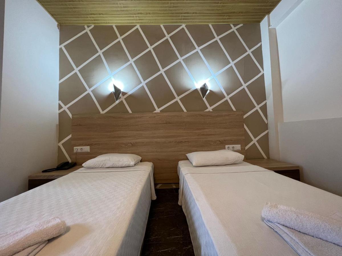 Hotel Mr Crane 3*