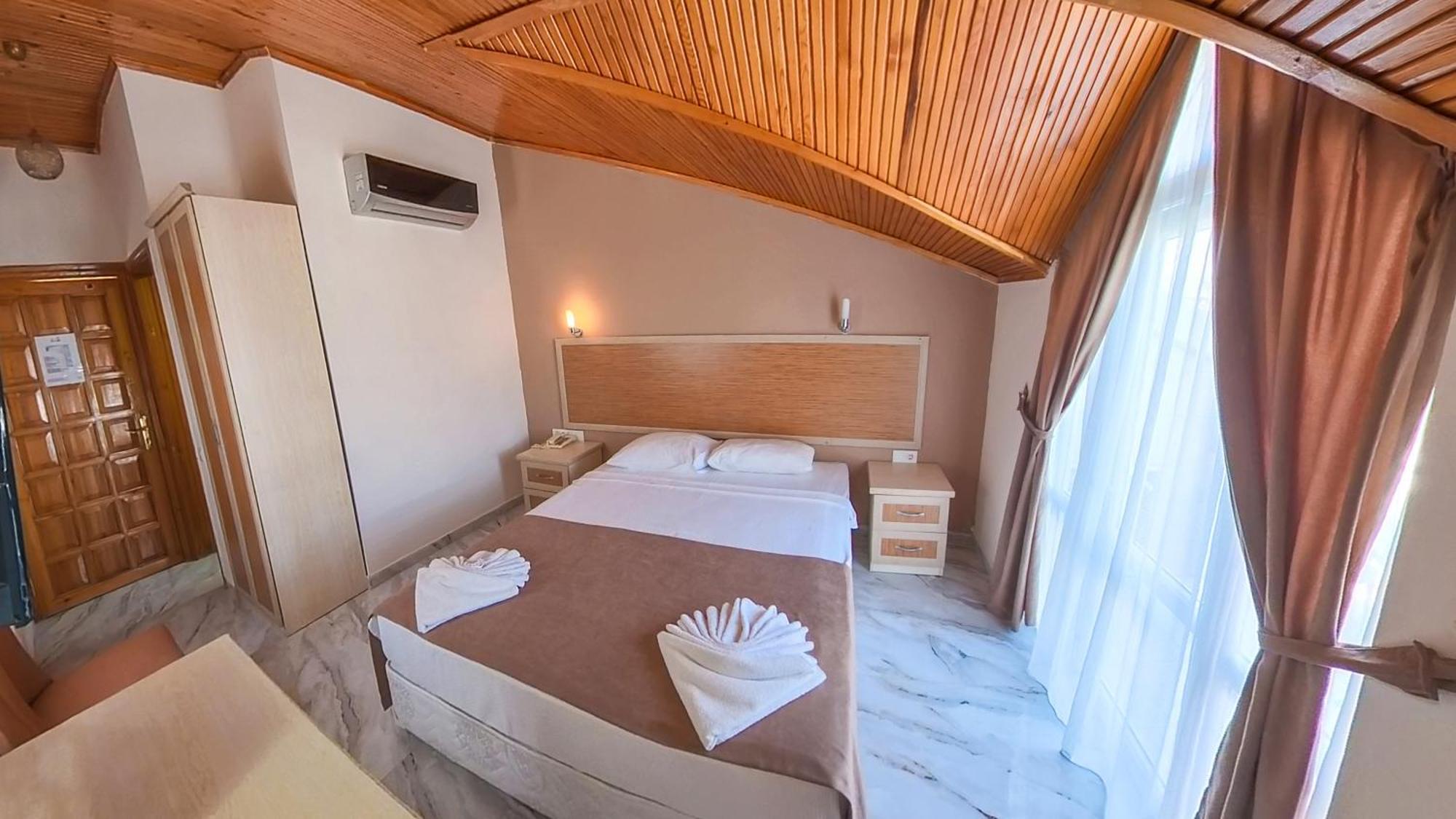 Hotel Mr Crane 3*